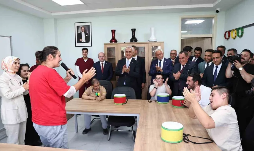 Bakan Göktaş, çocuk evleri modelini hayata geçirdiklerini duyurdu