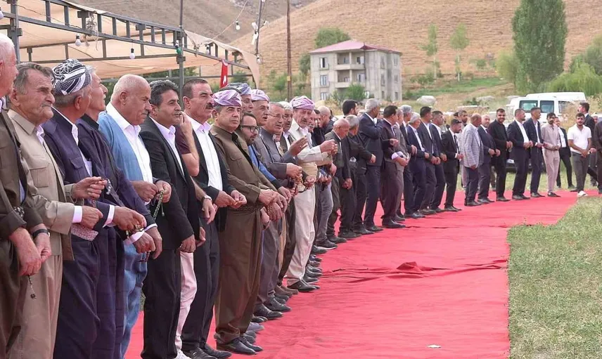 Büyükçiftlik beldesindeki dev düğün, dostluk ve kardeşlik mesajlarıyla taçlandı