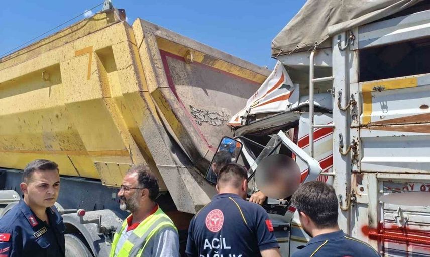 Kırıkkale'de çekiciye çarpan kamyon kazası: 2 yaralı