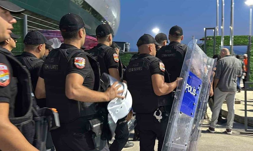 Kocaelispor ve Amed sf maçı öncesi stadyumda heyecan dorukta