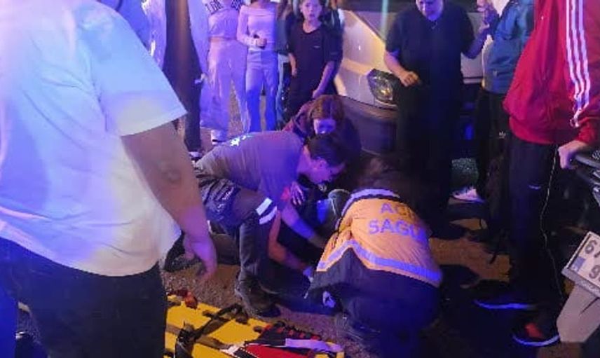 Ereğli'de anne ve oğluna motosiklet çarptı, yaralı sevk edildi