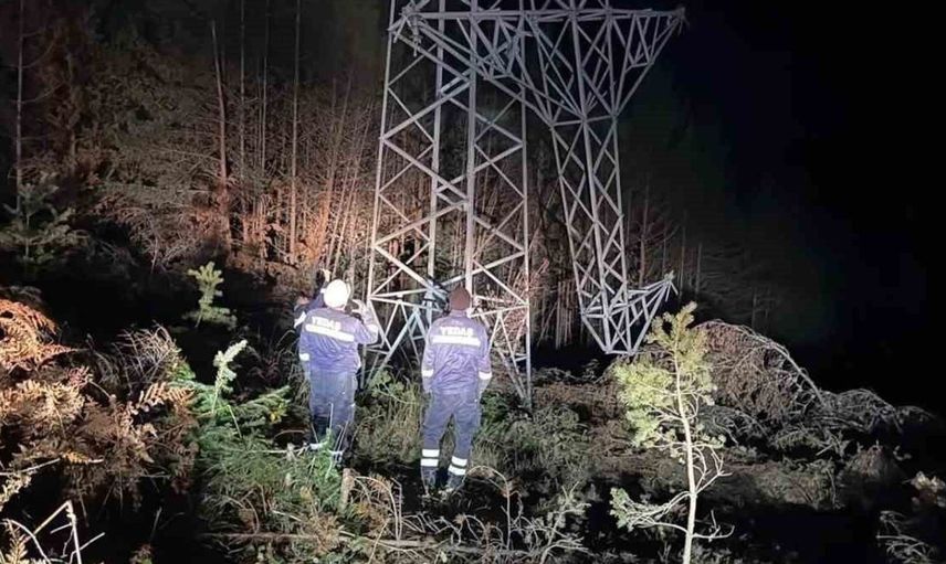 Sinop'ta fırtına sonrası elektrik arızaları giderildi