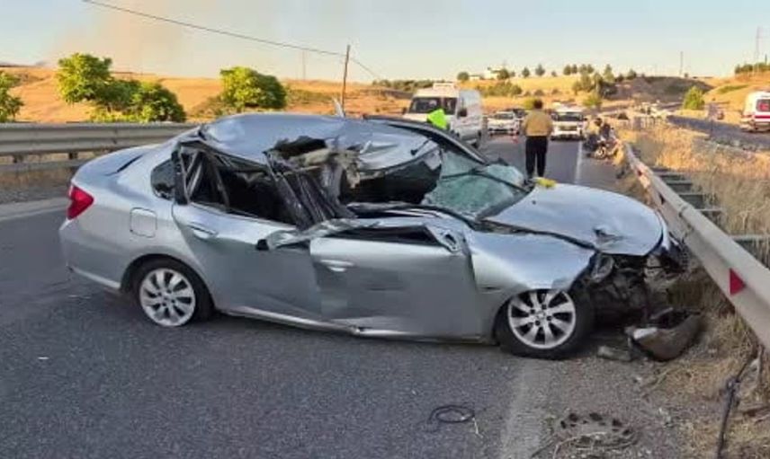 Adıyaman’da otomobilin tıra arkadan çarpması sonucu 3 kişi yaralandı