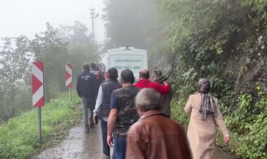 Trabzon'da toprak kayması sonucu bir işçi hayatını kaybetti