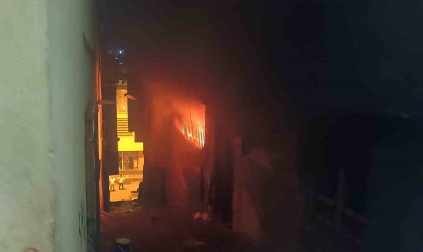 Şanlıurfa'da elektrik kontağı yangına neden oldu