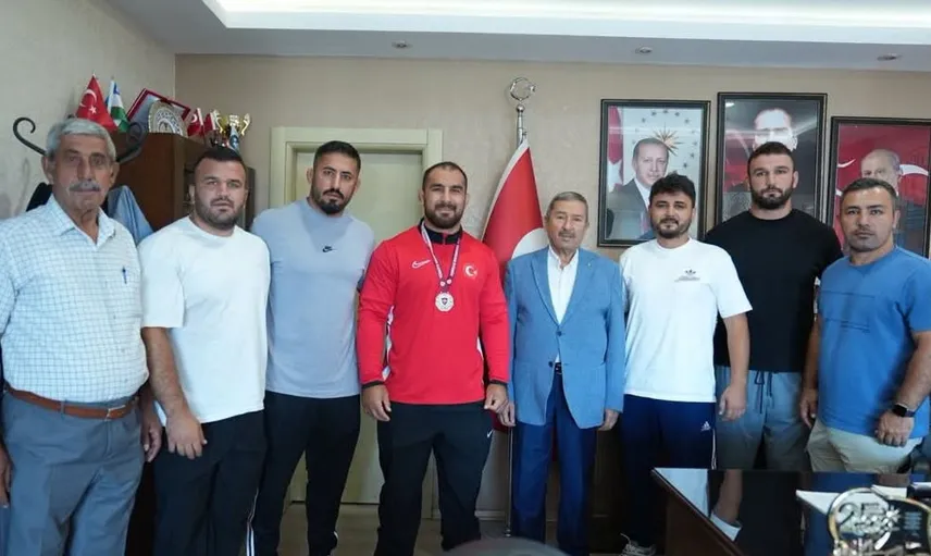 Feyzullah Aktürk’e Darende Belediye Başkanı Bozkurt’tan kutlama