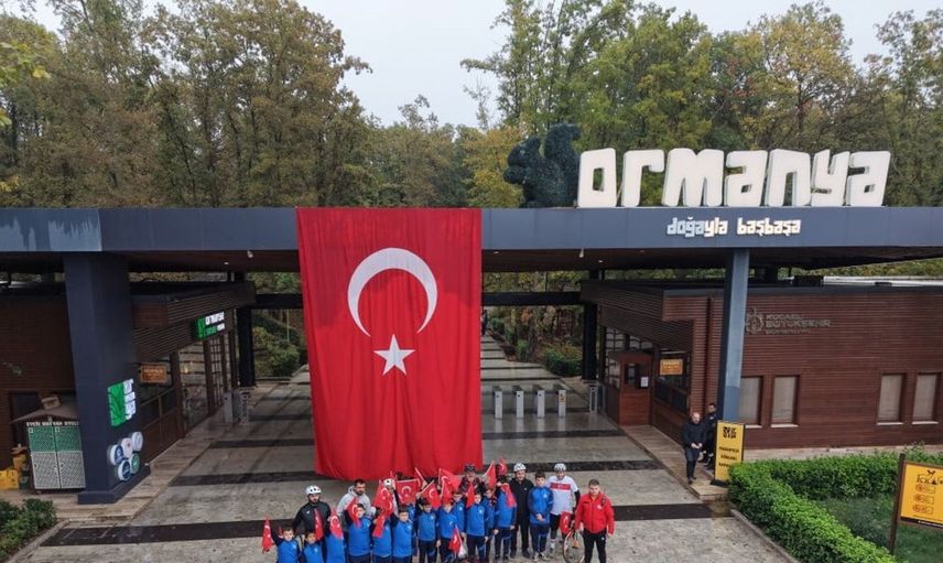 Cumhuriyet coşkusu zirveye taşındı: Türk bayrağı karadan ve sudan başarılı bir yolculuk yaptı