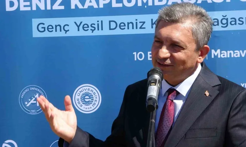 Yeşil deniz kaplumbağası Hanzala, rehabilitasyon sonrası denizle buluştu