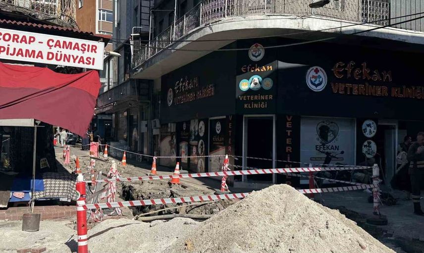 Kapatılmayan çukur Zonguldak esnafını zor durumda bıraktı