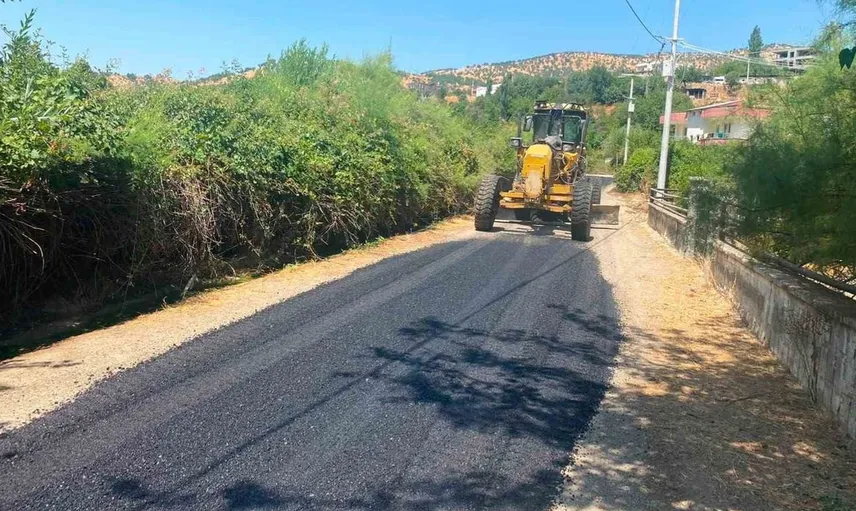 Sason'da köy yollarında asfalt onarım çalışmaları ile ulaşım konforu artıyor
