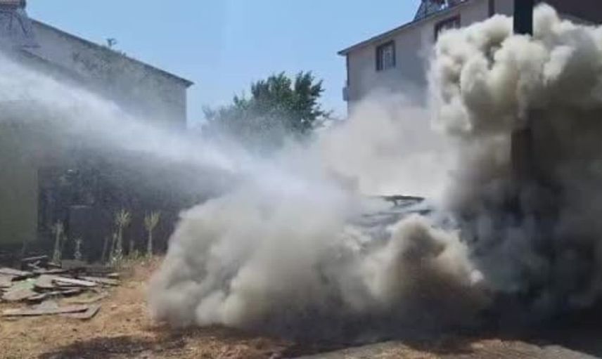 Bingöl'de istiflenen plastik pencerelerde yangın çıktı