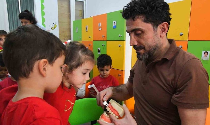Yunusemre'de çocuklara ağız ve diş sağlığı eğitimi verilmekte