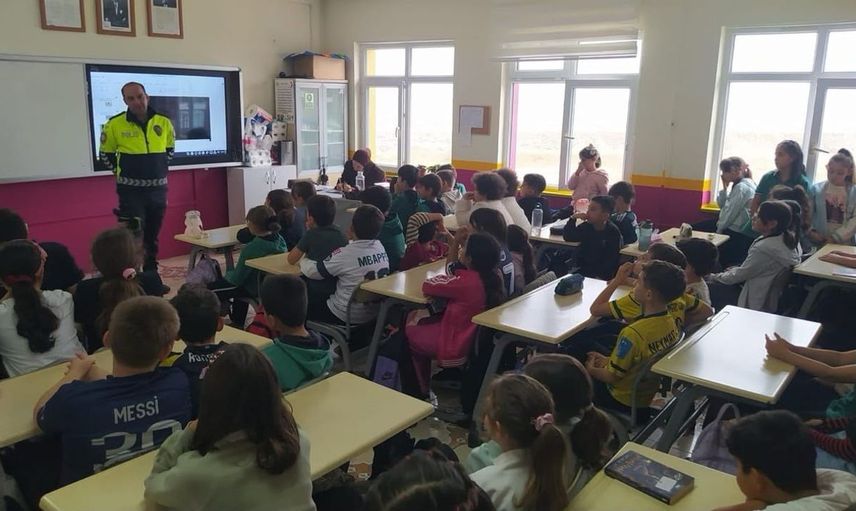 Türkeli'de öğrenciler için trafik güvenliği eğitimi düzenlendi