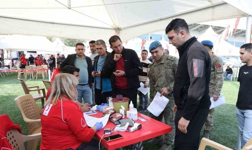 Tunceli’de kan bağışı etkinliği büyük bir katılımla gerçekleştirildi