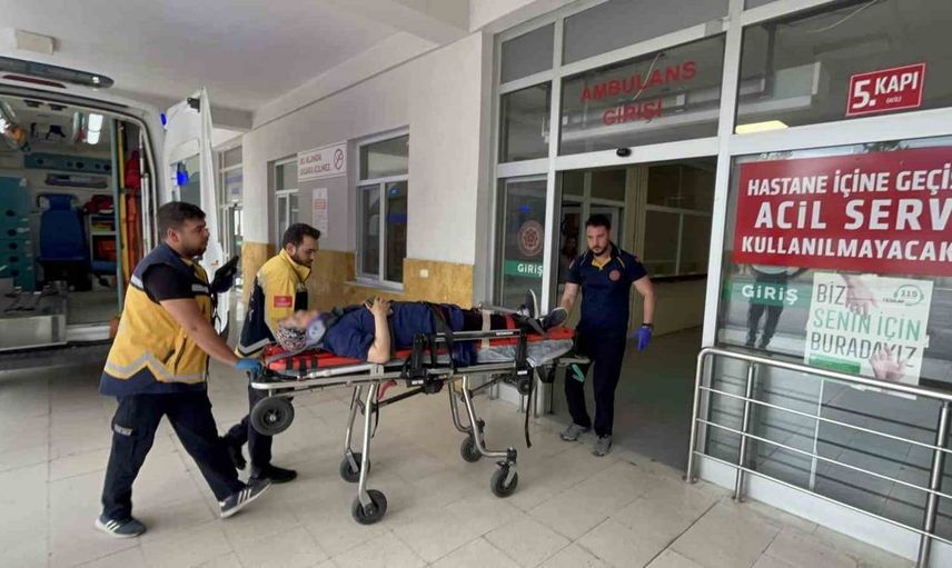 Sivas'ta minibüs kazası: 4 yaşamını yitirdi, 10 kişi yaralandı