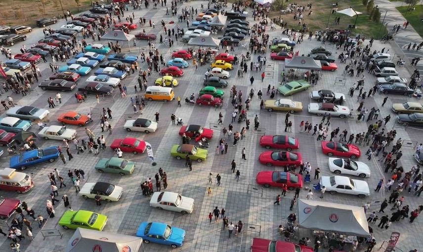 Sincan Park’ta klasik otomobil tutkunlarının buluşması