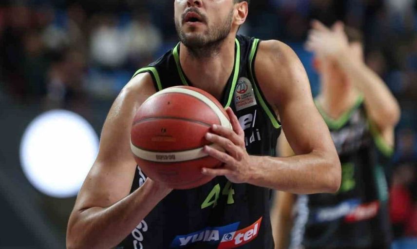 Y. Denizli Basket’te Egemen ve Mustafa Sami takımda kaldı