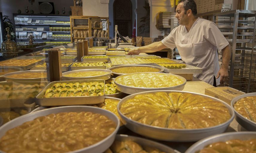 Damakları çatlatan "Antep baklavası"nın ustaları ramazan için hazırlar!