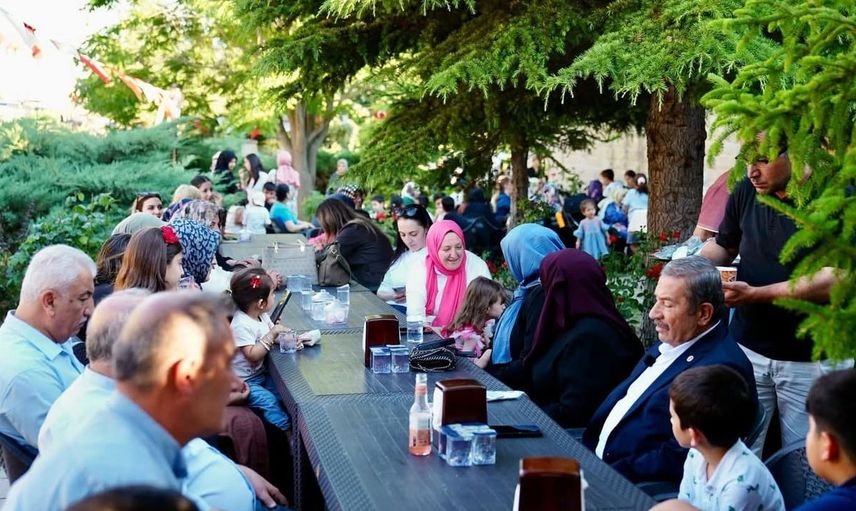 Darende'de Tarihi Yusuf Paşa Bedesteni'nde aşure bereketi