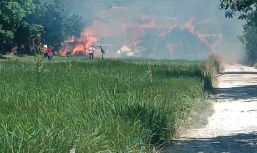 Burdur'da tarım arazisinde çıkan yangında 50 ton balya yandı
