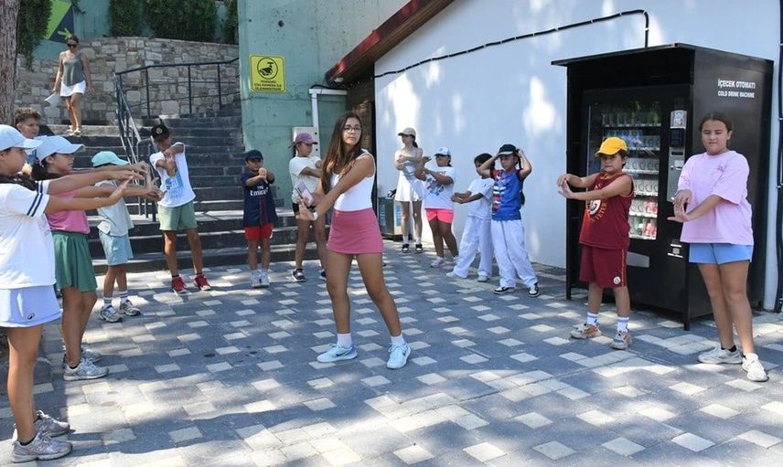 Kuşadası’nda minik raketler geleceğe hazırlanıyor