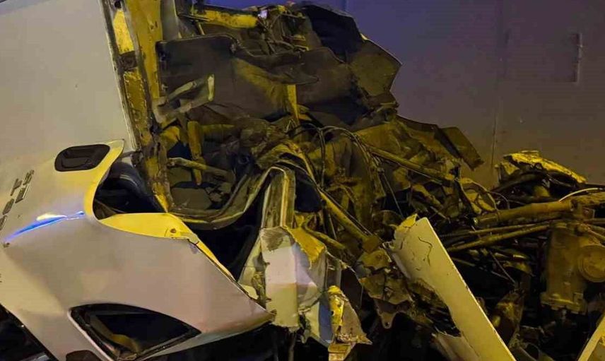 Bursa'da tır kamyona çarptı, sürücü ağır yaralandı