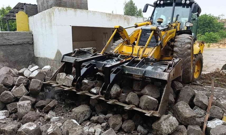 Kırıkkale’de fırtına cami minaresini yıktı