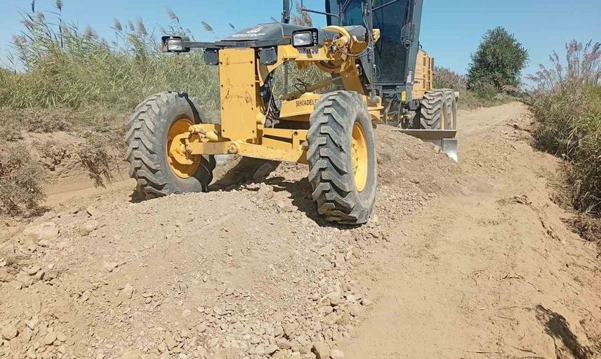 Şehzadeler'de ova yol bakım çalışmaları hızla devam ediyor