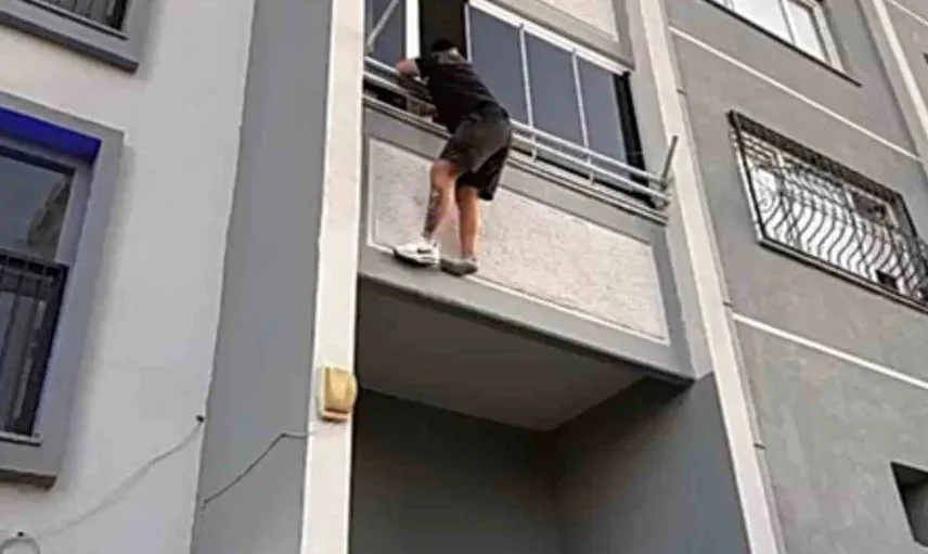 Uyuşturucu taciri balkonda yakalandı: 2 kilo uyuşturucu ile adliyeye sevk edildi
