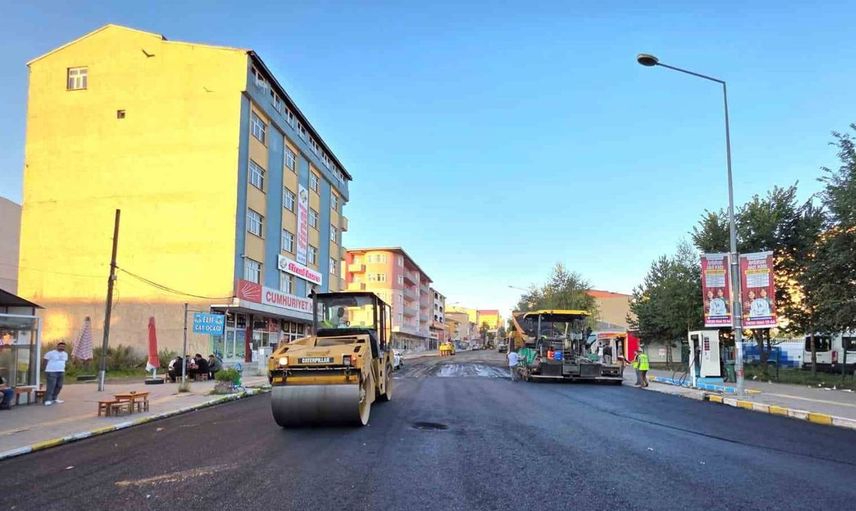 Ardahan'da asfalt serim çalışmalarıyla ulaşım güvenliği artıyor
