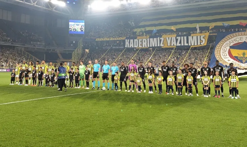Fenerbahçe taraftarlarından Lyon maçı için görkemli koreografi