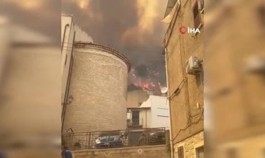 Sicilya Adası’nda orman yangını: 1 itfayeci hayatını kaybetti