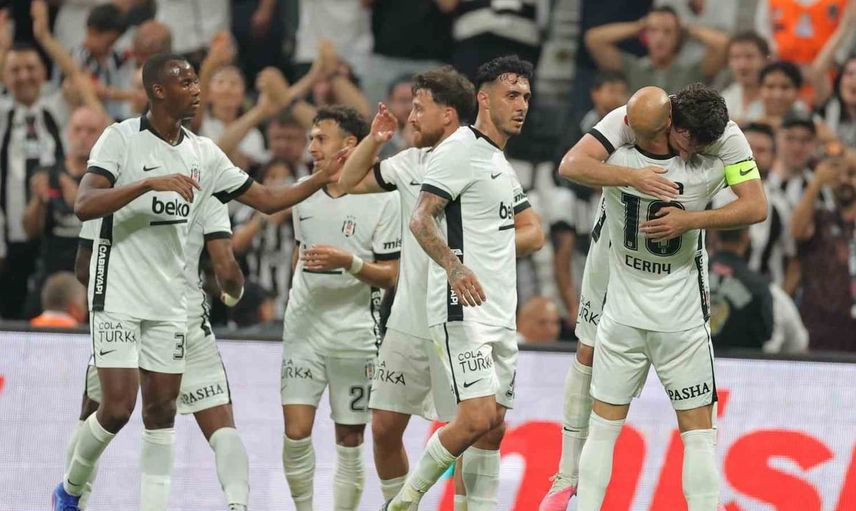 Beşiktaş, Midtjylland karşısında ilk yarıyı önde kapattı