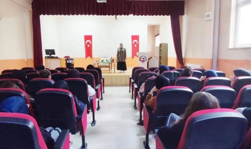 Bayburt'ta gençlere aile ahlakı eğitimi verildi