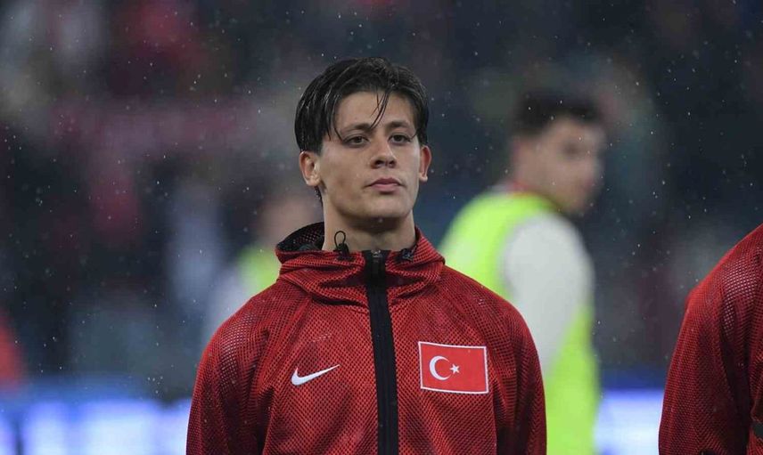 Türkiye, İtalya karşısında maça tutunuyor: İlk yarı 1-0