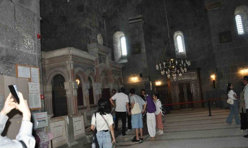 Ermenistanlı gazeteciler Kars'ı keşfetti: Türkiye-Ermenistan medya değişim programı kapsamında tarih ve kültür turu