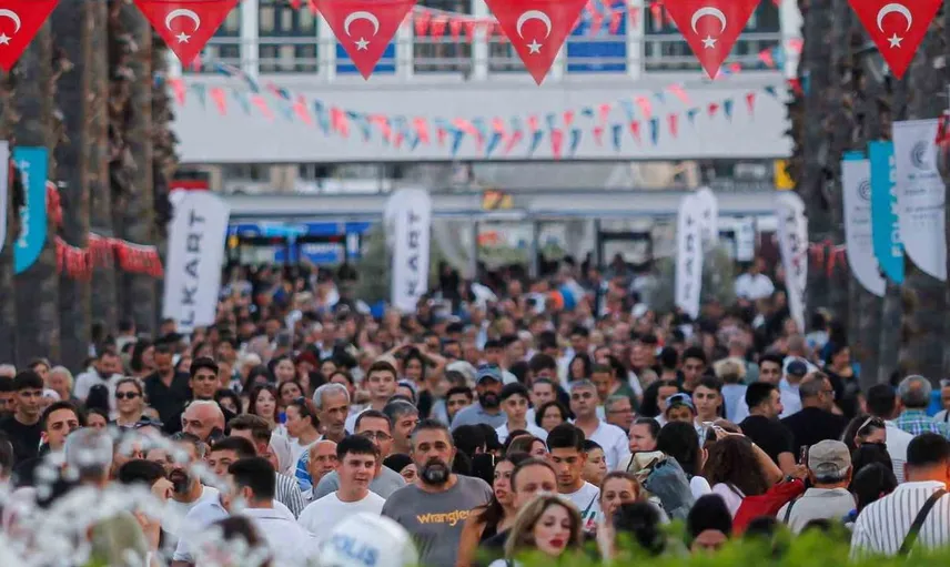İzmir fuarında eğlence dolu sürprizler ziyaretçileri bekliyor