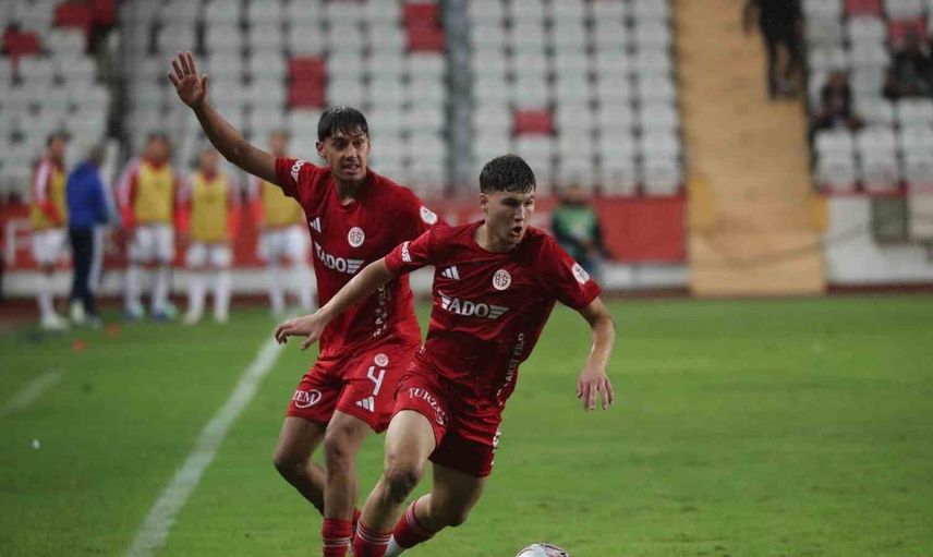 Kayserispor, Antalyaspor'u konuk olduğu maçta farka koştu