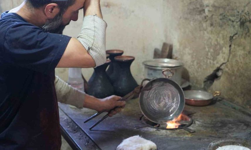 Gaziantep’te kalay ustalarının zorlu mesaisi