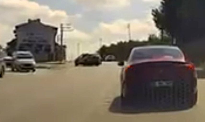 Eskişehir'de kavşakta meydana gelen kaza araç içi kamerasına yansıdı