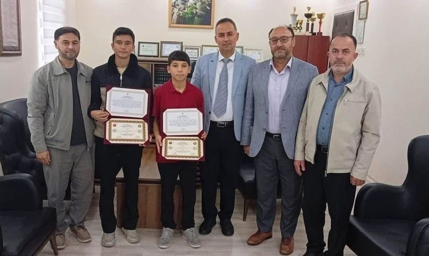 Hafızlık belgesini alan öğrenciler törenle ödüllendirildi