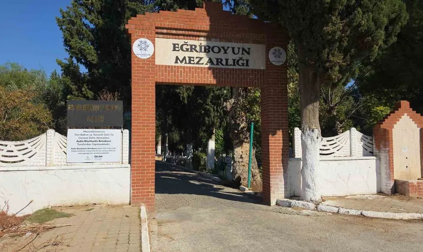 Türkiye’nin ilk kadın muhtarı gül esin, mezarı başında anıldı