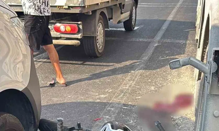 Milas’ta motosiklet kazası: servis aracına çarpan sürücü ağır yaralandı