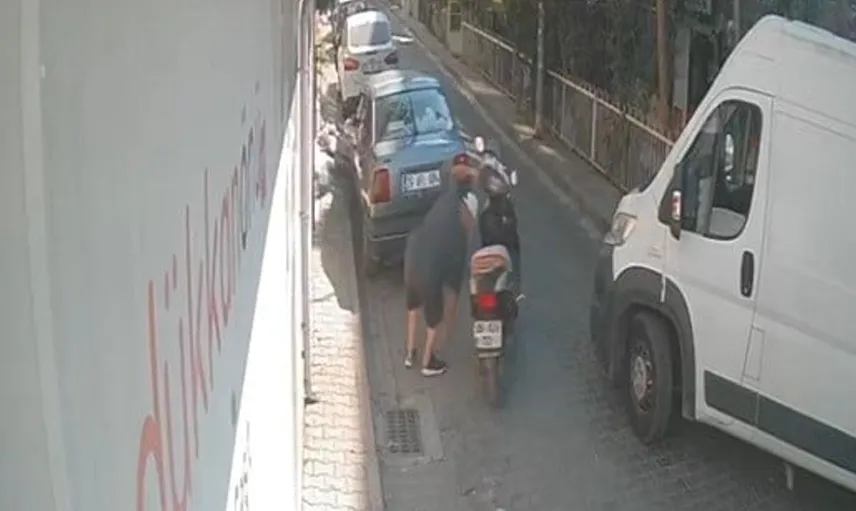 İzmir'de noter çıkışı düşürülen parayı alan motosikletli hırsız yakalandı
