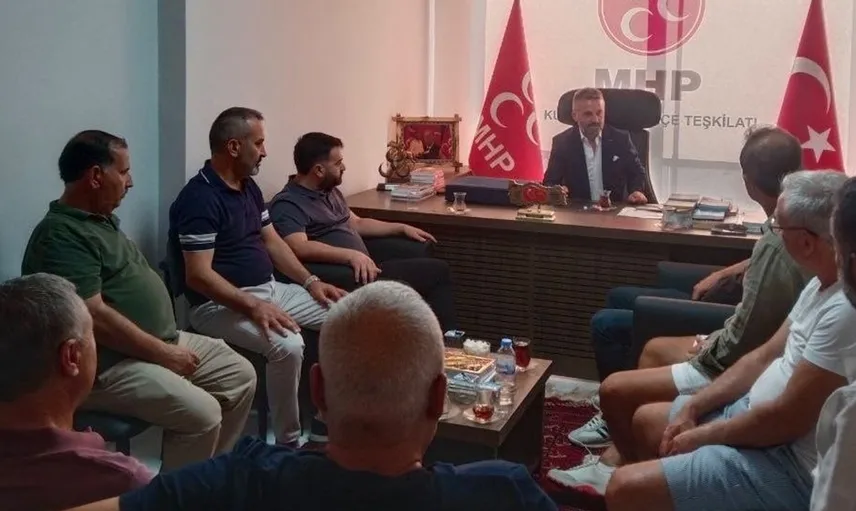 Kuşadası esnafı, MHP ilçe başkanı ile ticari geleceği konuştu