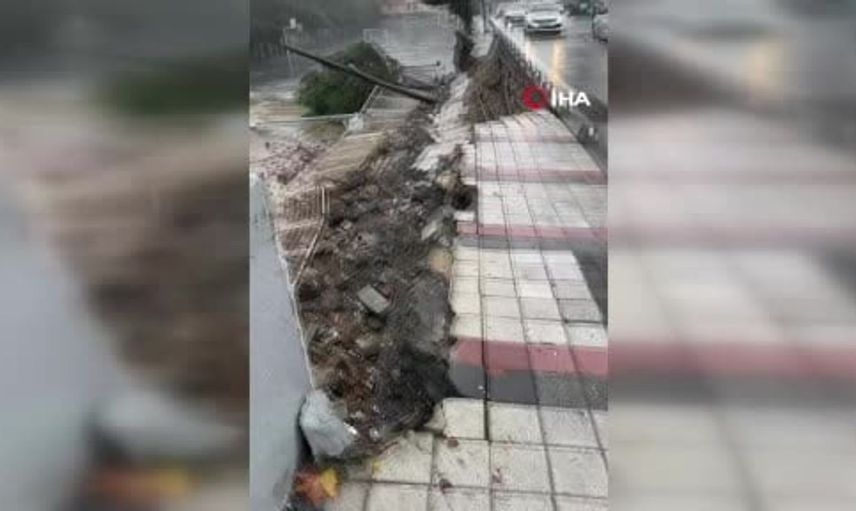 Sultangazi'de okulun istinat duvarı sağanak yağışla çöktü