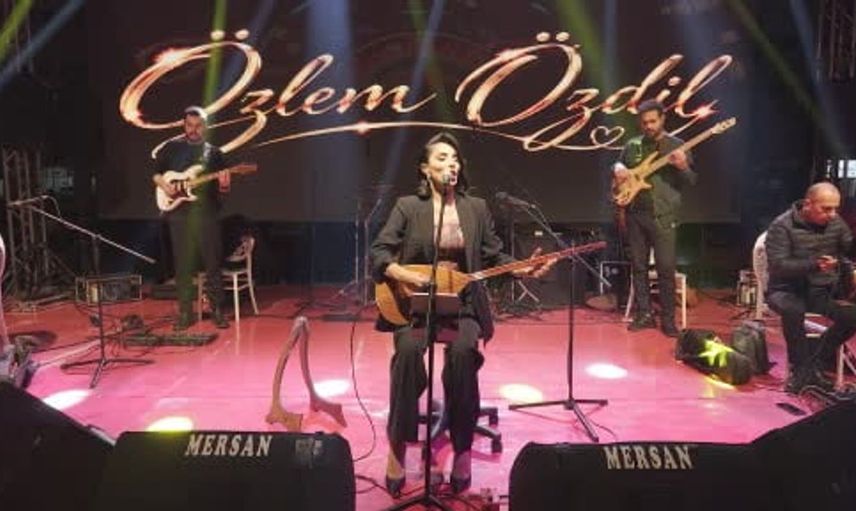 Cumhuriyet coşkusunu müzikle pekiştiren özlem özdil: Kırıkkale'de dolu dolu bir kutlama