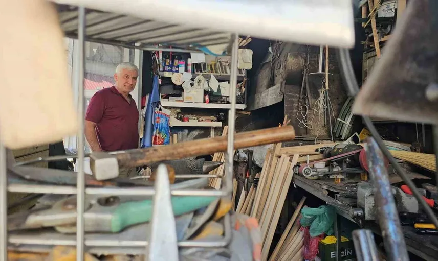 Yarım asırdır demirciliği sürdüren Rıza Ulukoz, mesleği gelecek nesillere aktaramamaktan endişeli