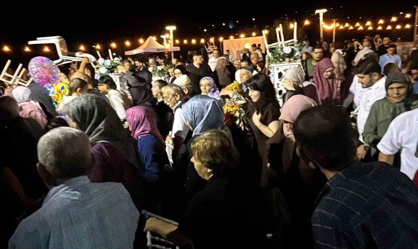 Ani yağmur düğün eğlencesini altüst etti