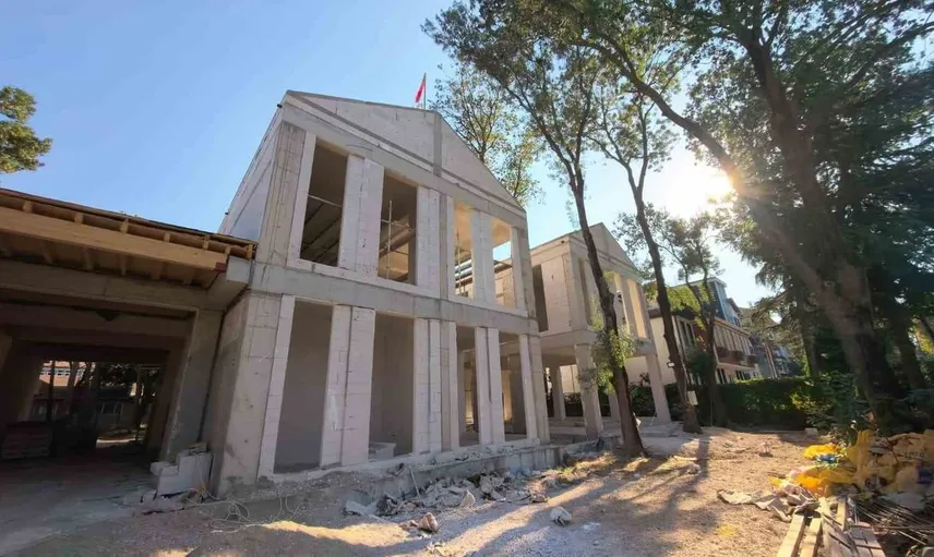 İnegöl'de doğaya saygılı okul projesi: 50 yıllık ağaçlar binanın içinde yer alacak